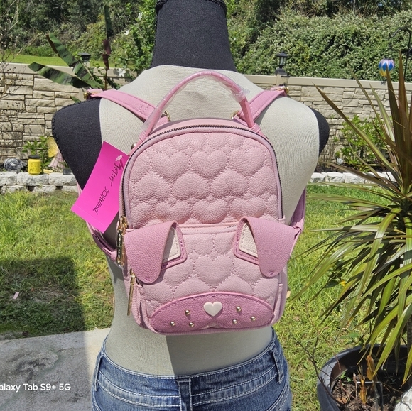 Betsey Johnson Handbags - BETSEY JOHNSON KITSCH BACKPACK